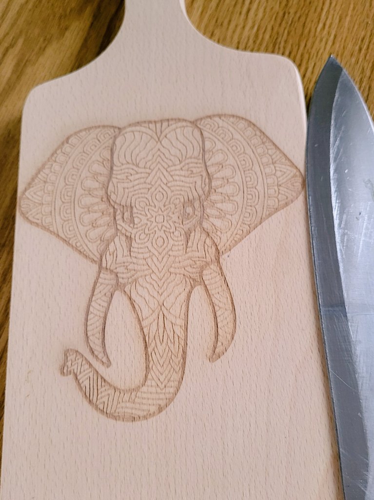 natty_creations's tweet image. Another Mandala board added to our store 👌

So for a bit of fun let&apos;s hear your best elephant based joke/quote/saying/story 🐘😜

I&apos;ll go first......

#jokes #bitoffun #elephants #mhhsbd
