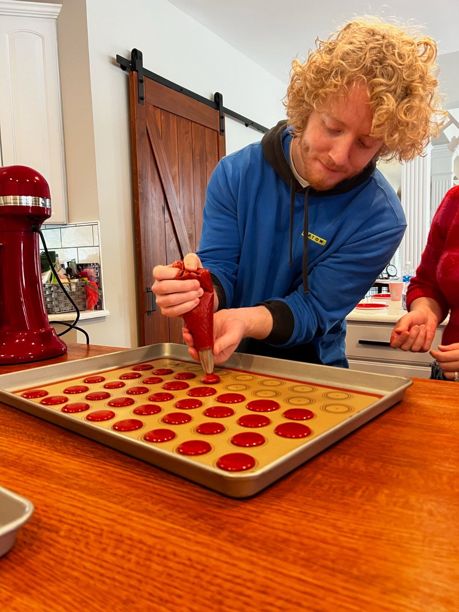 The best word to describe this Tuesday's #RedThinking get-together? #SWEET!

The entire team got together at Shay's house for a fun and absolutely delicious #macaron demonstration from Kim at Pure Love Macaron.