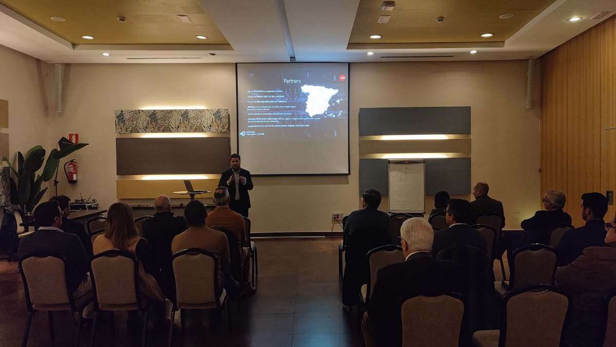 Aryan_VAD's tweet photo. Hoy estamos en #Málaga junto con 
@H3CGlobal, para continuar generando oportunidades de negocio junto con nuestros partners. Gracias a todos los asistentes y al equipo de #H3C, por hacer posible esta jornada de hoy! 

#Networking #Technology #Redes https://t.co/Ry55w0DnZU