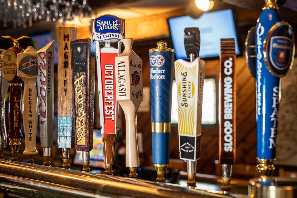 HarrigansNJ's tweet photo. Join us for #ThirstyThursday and enjoy 50% off all draft beers and $6 Tito's lemonades starting after 6PM! We can't wait to see you later 😎 #HarrigansMontville #NJPub #MontvilleNJ #Beer #Vodka https://t.co/qT1V0aqnw2