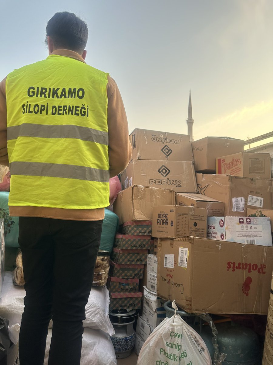 girikder's tweet photo. Depremzede kardeşlerimiz için bir yardım aracı daha yola çıktı.Allah silopi halkından ve Gırık-der üyelerinden razı olsun.#deprem #silopi #maraş #hatay #Malatya https://t.co/WKuLXiTRO2