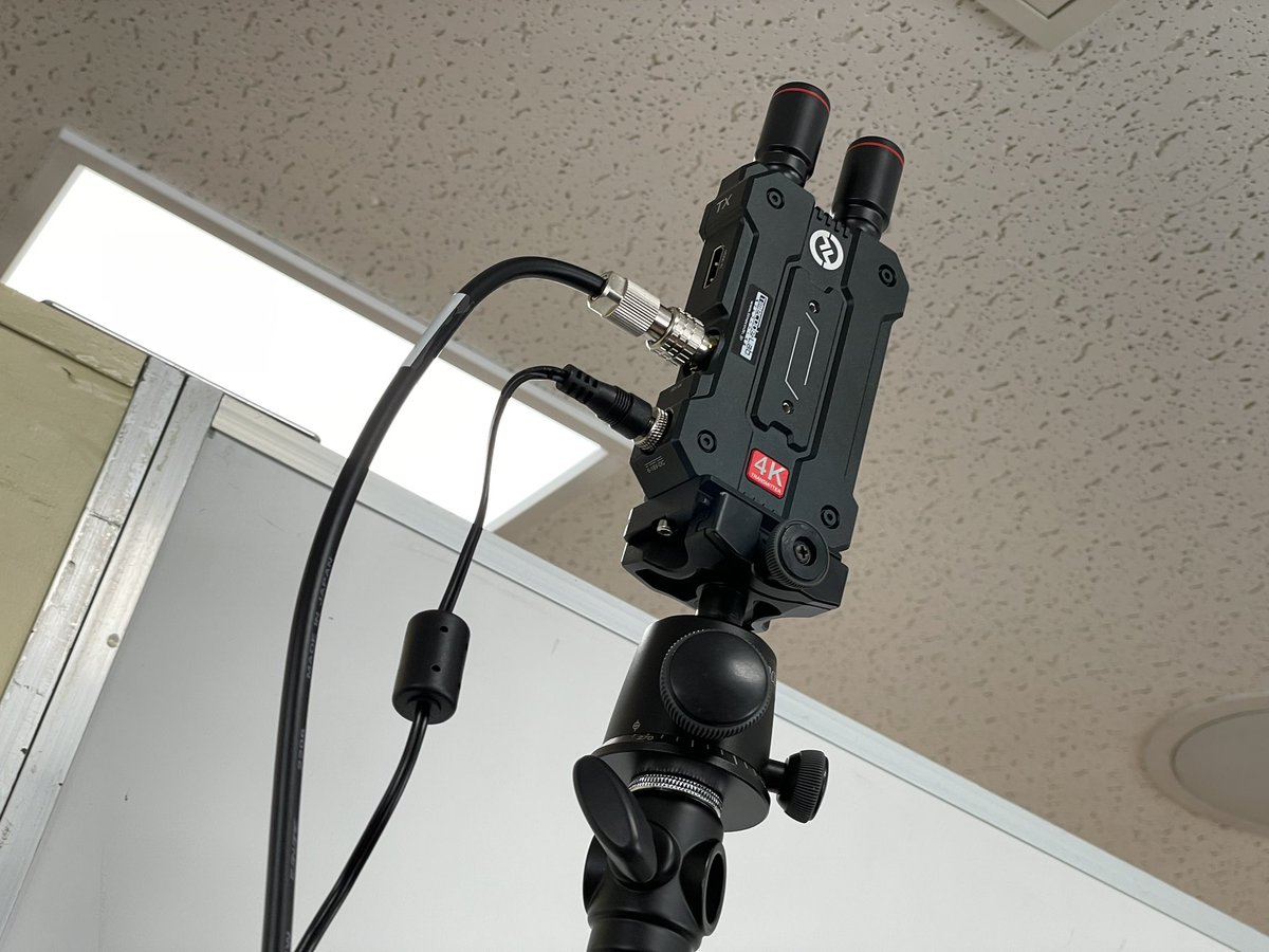 TimecodeLab's tweet photo. 本日の収録・配信現場。リハーサル日ですが予備収録も行います。カメラは JVC GY-HM600シリーズを3台。インカムシステムは Hollyland Solidcom C1。リターン映像は Hollyland Mars 4Kを使ってスマホに送り返しています。
#Hollyland #SolidcomC1
#Mars4K
#JVC #HM600 #HM650 #MH660 https://t.co/bJm0KYBkgf