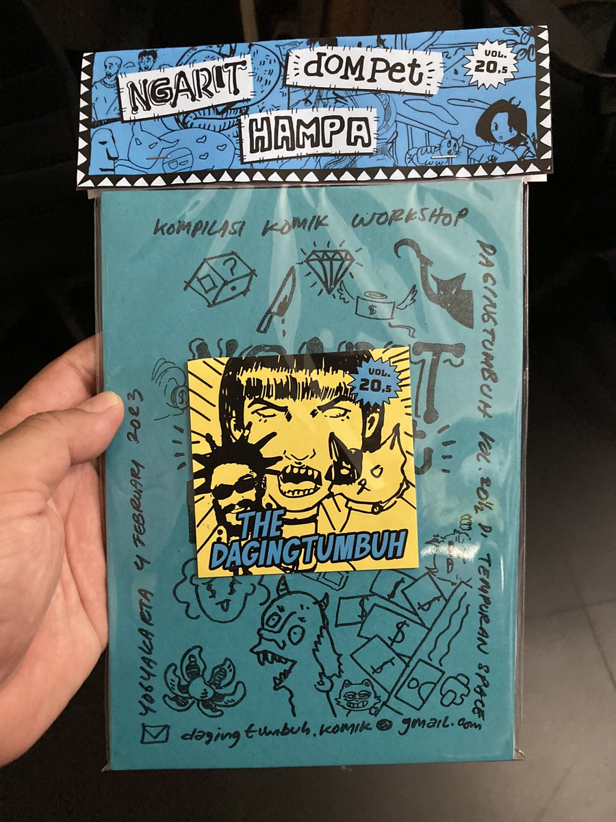 Nugroho11Eko's tweet photo. Kompilasi komik hasil workshop The Dagingtumbuh, dikemas dengan cantik untuk dibagikan kepada peserta workshop.
#undergroundcomic #komik #thedagingtumbuh https://t.co/TGm0r7dO4j