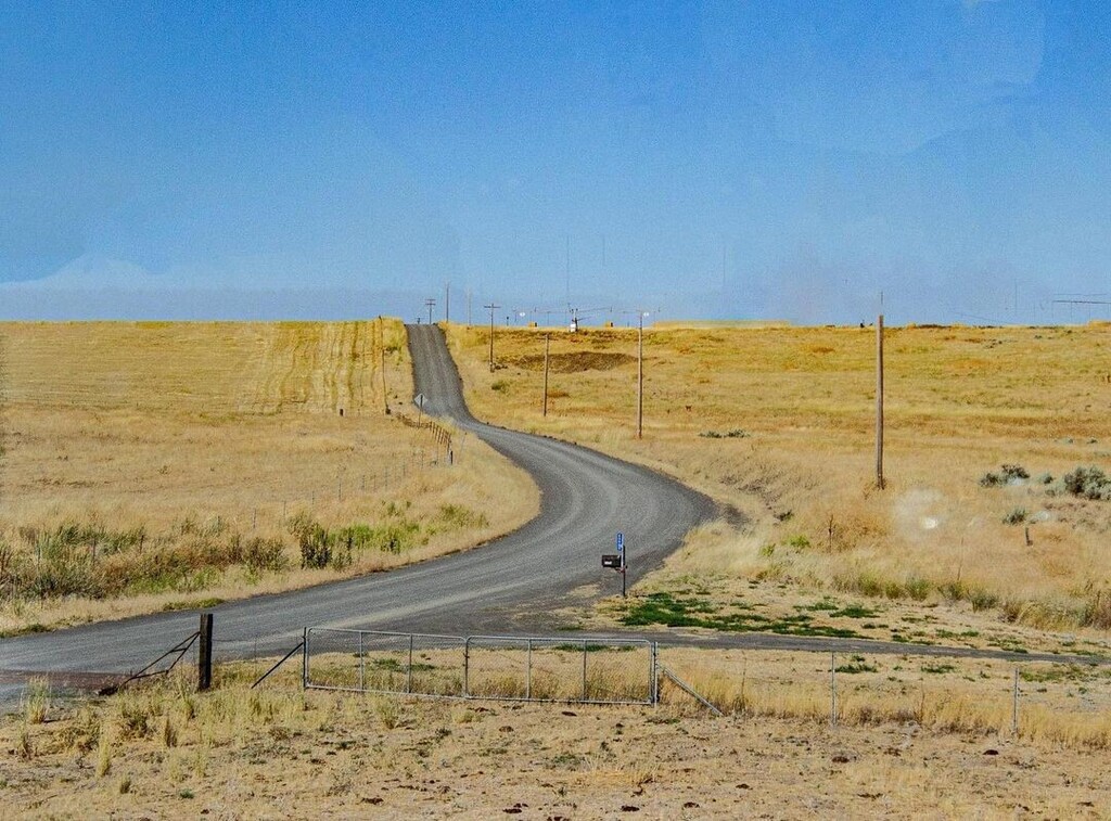 Today’s Happier Place is brought to you by <a href="/olliezmommie/">Tami Bevis</a> from the Washington-Oregon State Line. 

Use #HappierPlace to get featured
Follow: <a href="/happier_place/">andrew perry</a>

Personal tag: #happier_olliezmommie
Location tags: #happier_oregon #happier_USA

———————
𝗧𝗮𝗸𝗲 … instagr.am/p/CoceHBhPrLH/