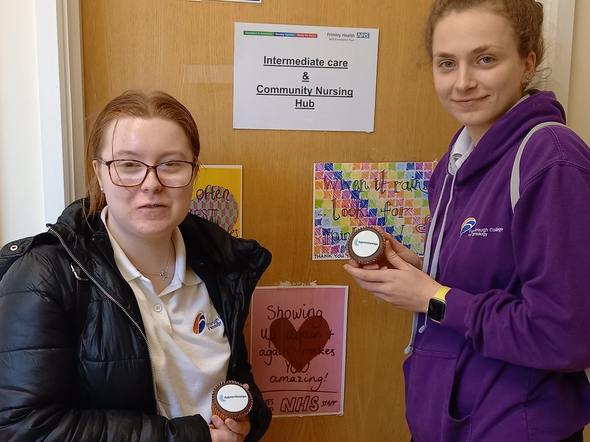 Our final 2 #Tlevel students on placement with the community rehab and intermediate care team @FrimleyHealth and Fleet Hospital. Enjoy the cakes #TLevelThursday @Apprenticeships @TLevels_govuk @NetworkSeaa @Vickieibbott @FrimleyHC @NHSHEE_SEast @clinedFHFT @fcot