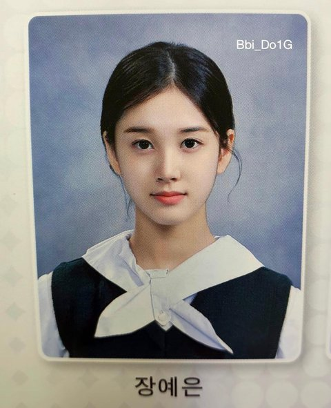 pannchoa's tweet photo. StayC J goes viral for her legendary graduation picture
https://t.co/NDCBuY43h1 https://t.co/I1Jhix8xQW
