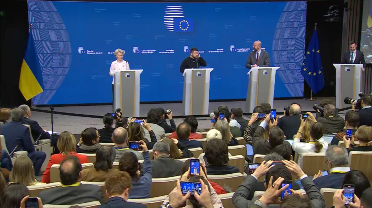 Zelensky explains why he spoke in Ukrainian at the 🇪🇺Parliament &amp; Council (instead of English like in 🇺🇸🇬🇧)

"The Ukrainian language is part of the European discussion." Hearing Ukrainian "will be common practice when Ukraine will be part of the European Union".