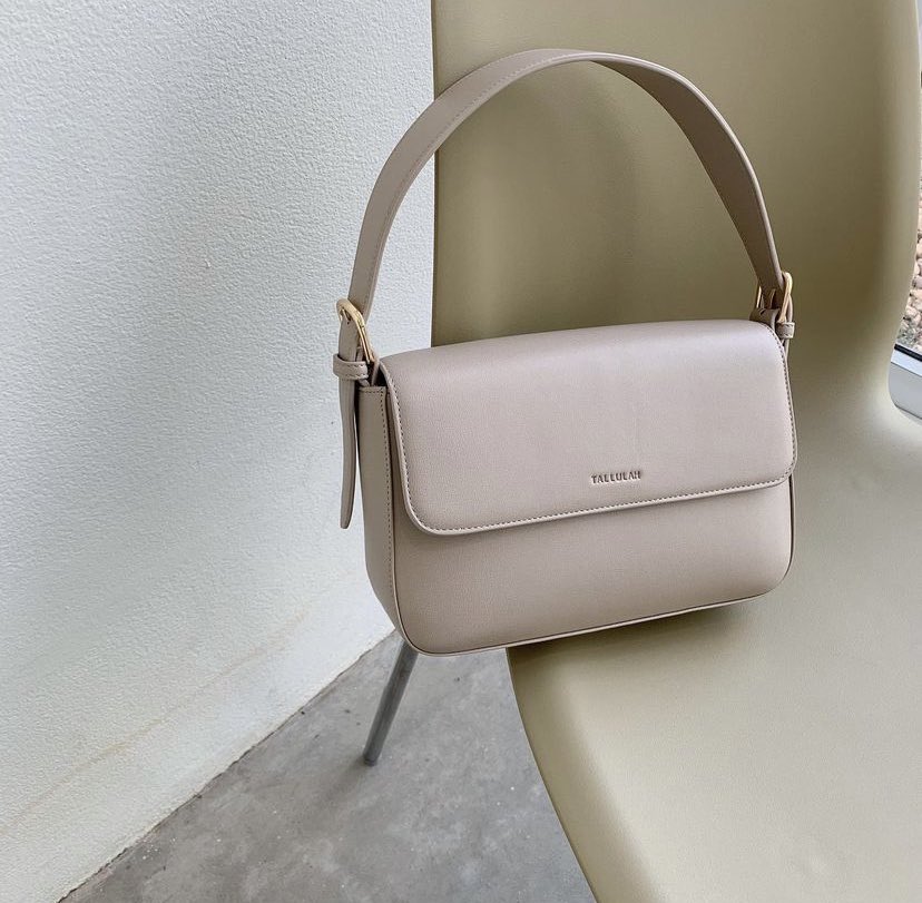LastWizard1437's tweet photo. 🌸กระเป๋าTallulah สีTaupe🌸 used like new
💰ส่งต่อ1,700฿รส.(จากราคา2,290฿)
#valichainxchopleum #tallulah #tallulahbag #กระเป๋าtallulah #ส่งต่อกระเป๋ามือสอง #ส่งต่อกระเป๋า #เสื้อผ้ามือ2 #กระเป๋ามือ2 #tallulahxvalichain #aristotlerosebag #tallulahส่งต่อ #pomelothailand https://t.co/lgoCnB0e8e