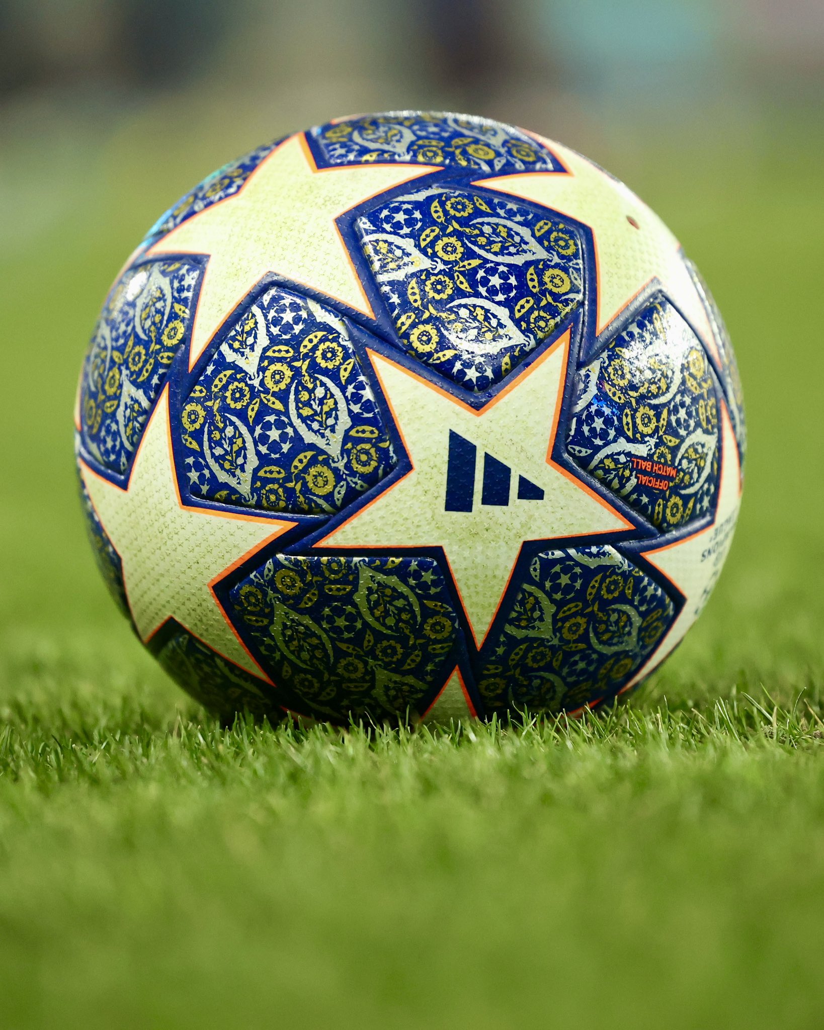 Ballon de football UEFA Ligue des champions 2022-2023 Istanbul Club adidas  · Sports · El Corte Inglés