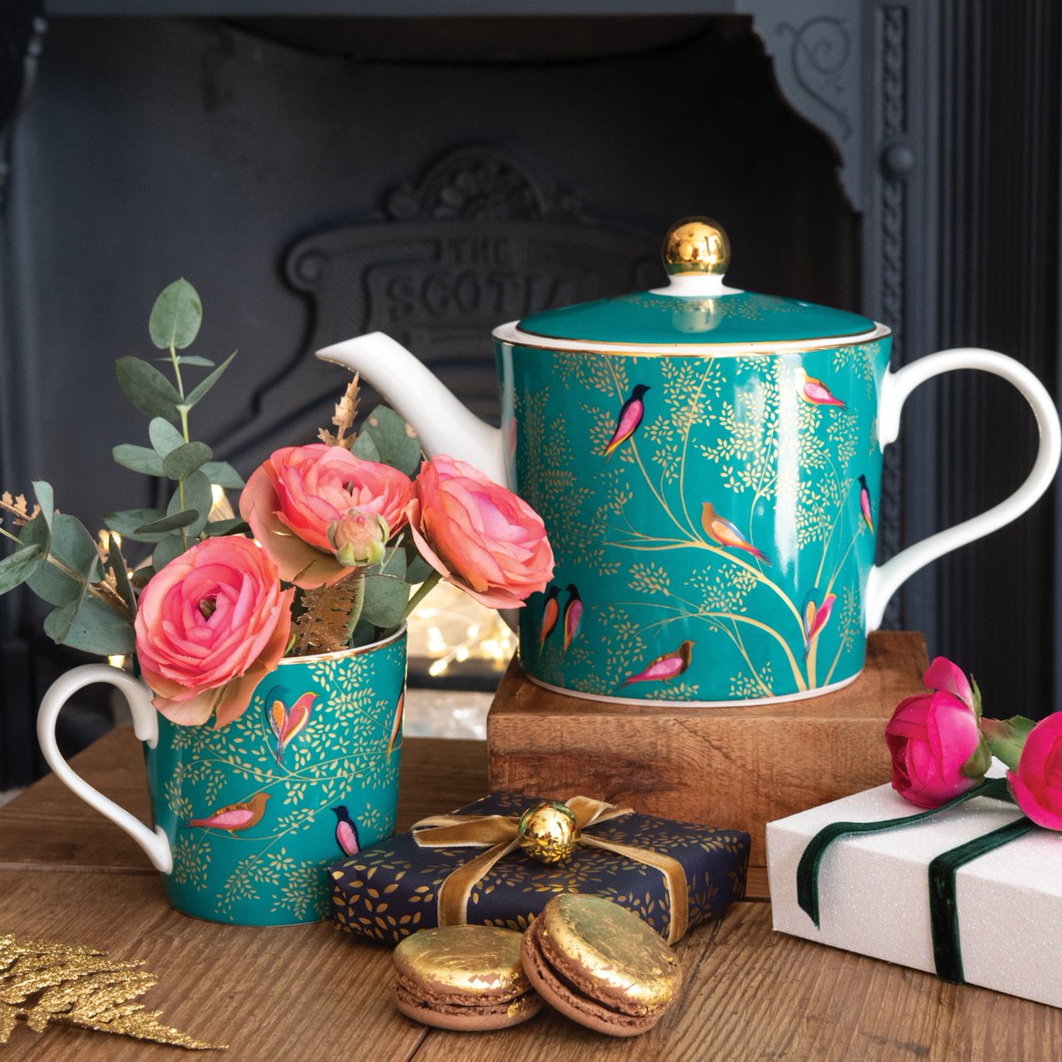 PortmeirionGrp's tweet image. #ValentinesDay #datenightin idea: #teafortwo. 💕Pour the romance with a #SaraMillerLondon Chelsea. Each piece in the collection is adorned with love birds that perch together and entwine in a heart. bit.ly/3jtMkQw
