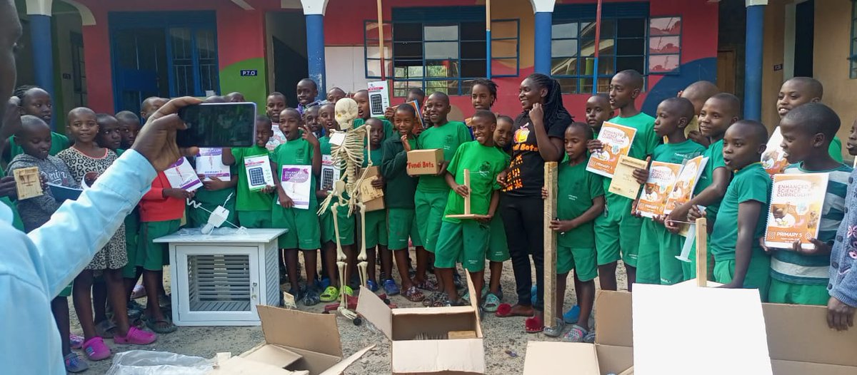 This week, we're delivering science learning material to over 50 schools across Uganda and it gives me so much joy to see the smiles and joy from both teachers and students.

#WeAreFundi!

@FundiBots @FundiGirls