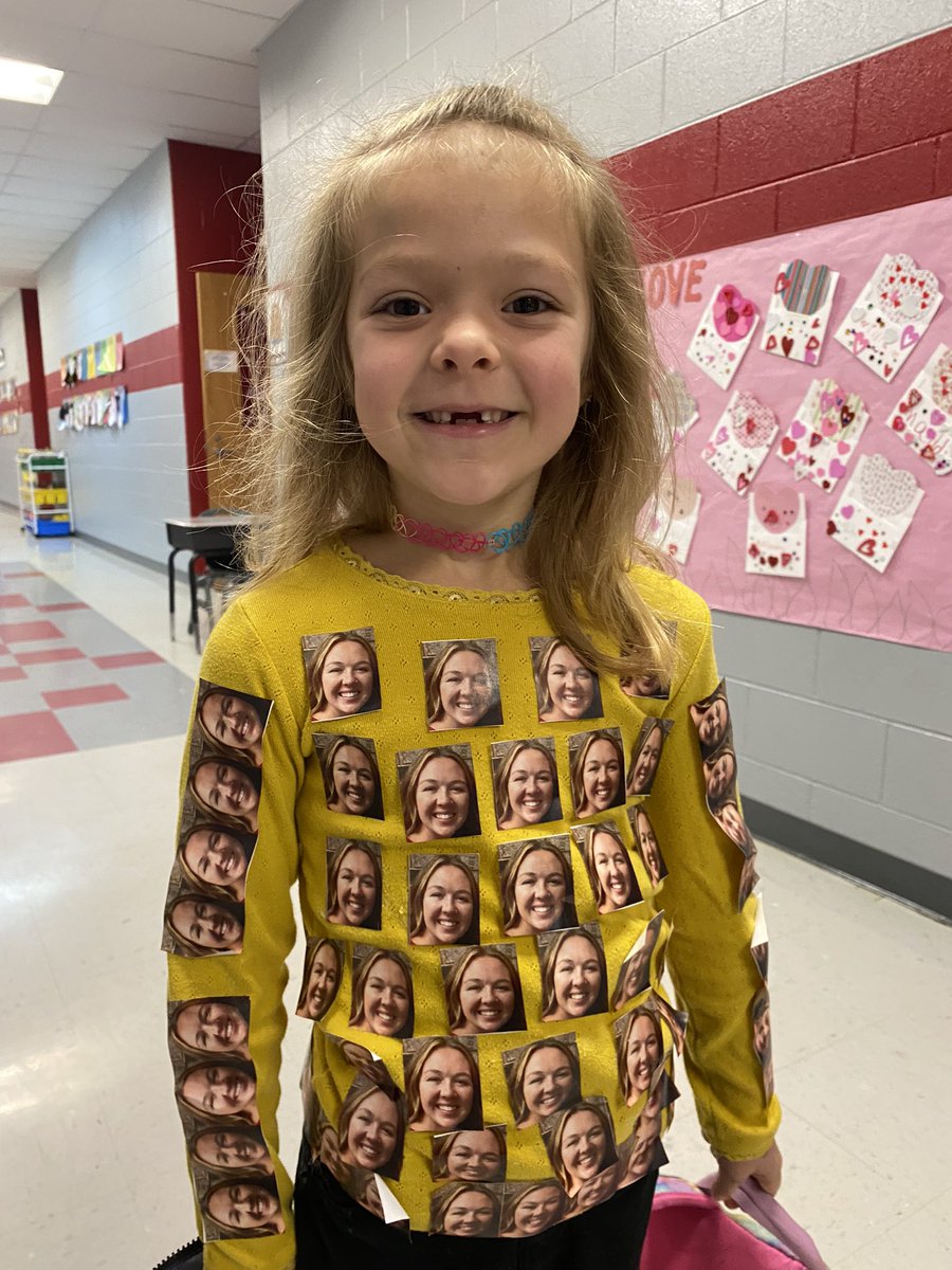 mrspruittfirst's tweet image. 100 days smarter!! Swipe right to see the BEST 100 days shirt 😂 @MillsRiverSch #heretofly