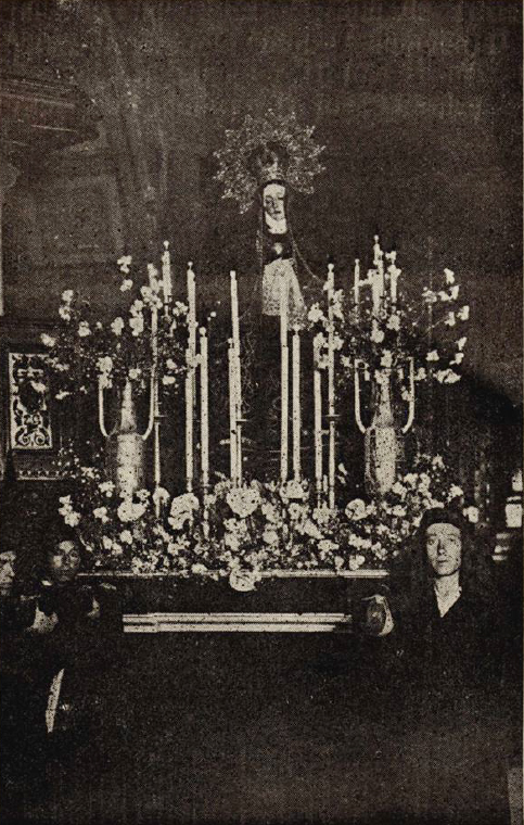 HCAlmeria's tweet photo. La Virgen de los Dolores de San Pedro preparada para salir a la calle un Viernes Santo de antes de 1949.
#Almería #Blancoynegro #ViernesSanto #Sepulcro #Faraona #Sinpalio #Jarras
@sepulcroalmeria https://t.co/sAPyfO1yWF