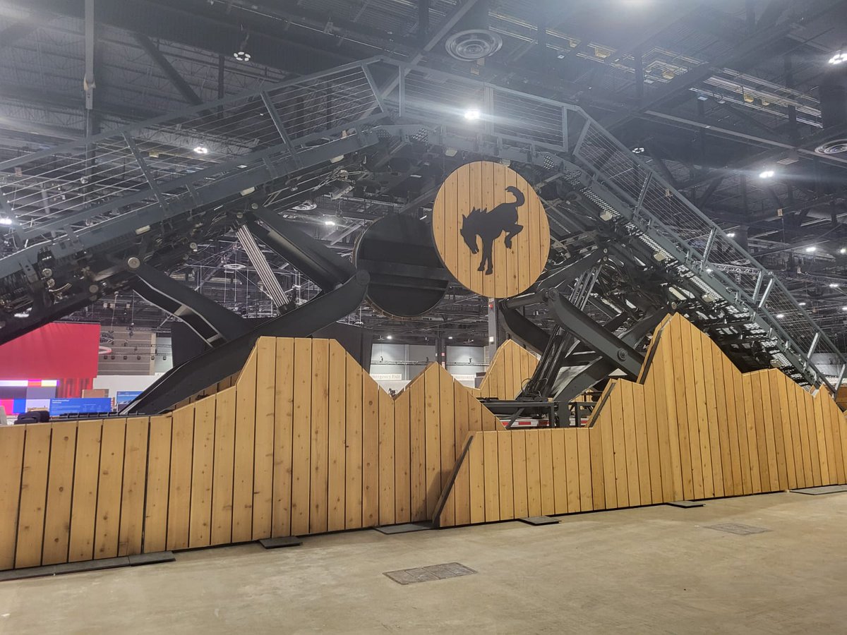 mannetron's tweet image. Get ready to experience the Ford Bronco @ChiAutoShow climb the mountain in the @Ford booth See you there!! #raptor #chitown @McCormick_Place #cas2023