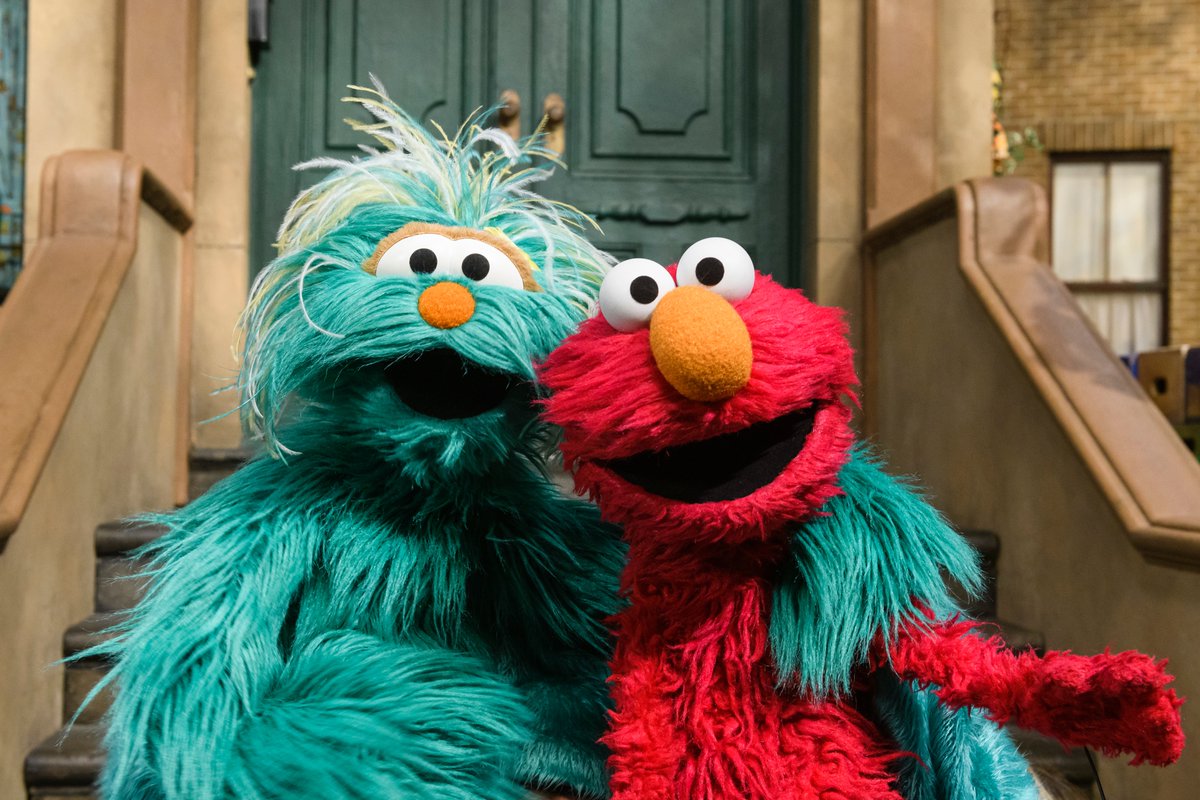 sesamestreet's tweet image. Friends are the sunshine on a rainy day. 🌞