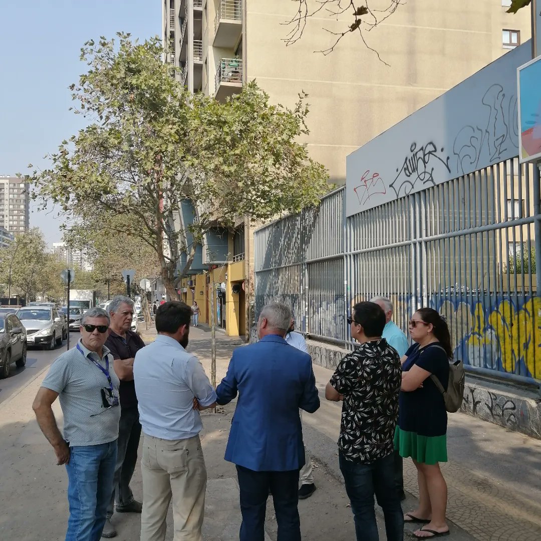 ana_maria_yanez's tweet photo. Hoy realizamos una caminata con vecinos y vecinas de Barrio Santa Isabel junto a funcionarios municipales para tomar algunos acuerdos que irán mejorando el sector.
Además nos encontramos con el operativo de despeje del sitio eriazo de Fray Camilo.
Con trabajo conjunto, avanzamos. https://t.co/JgPpKDcOUN