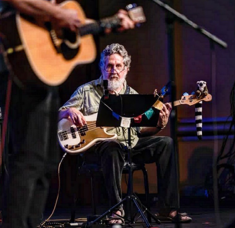 Danzlotnick's tweet photo. 🎉Happy birthday to @alhemberger - my wonderful friend, extraordinary bassist, skilled sound engineer, and talented lemur-tamer!

Photo by @mickeydeneherphoto https://t.co/CUBlKdQ1dn https://t.co/J86D6jhXGA