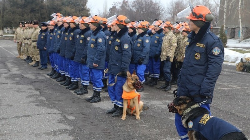 Kırgızistan, Türkiye'ye 100 yurta, 20 askeri yalıtımlı çadır ve 1 mobil hastane çadırı gönderecektir.
kg.akipress.org/news:1864192?f…