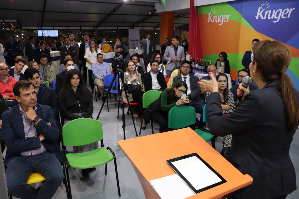 Telecom_Ec's tweet photo. ¡Los emprendedores en el área digital son premiados! 🏆

@vmaino participó como jurado del Evento Demo Day, donde se reconoció a 9 emprendedores Tech Hub de Innovación Digital. 🌐
En @Telecom_Ec apoyamos la gestión de @krugercorp por la innovación tecnológica en el país. 🇪🇨 https://t.co/6CpPUV5KUO