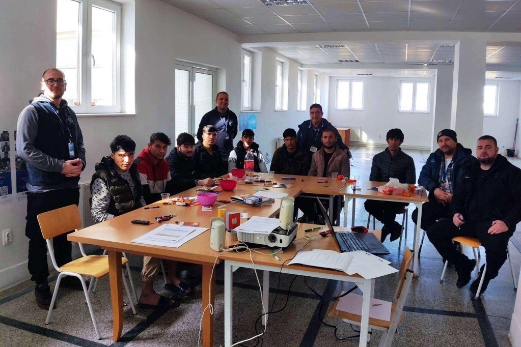 1⃣st Info Session for 🇦🇫 migrants in 🇷🇸 within our #WBAware project. 

In Preševo, <a href="/IOMSerbia/">IOMSerbia</a> &amp; <a href="/KIRS_SRBIJA/">KIRS Srbija 🇷🇸</a> provided crucial information on:
✅Rights &amp; obligations
✅Risks along the journey
✅Emergency contacts &amp; useful platforms

With <a href="/EUHomeAffairs/">EU Home Affairs</a>, <a href="/BMI_Bund/">Bundesministerium des Innern</a> &amp; <a href="/BMI_OE/">BMI</a> support