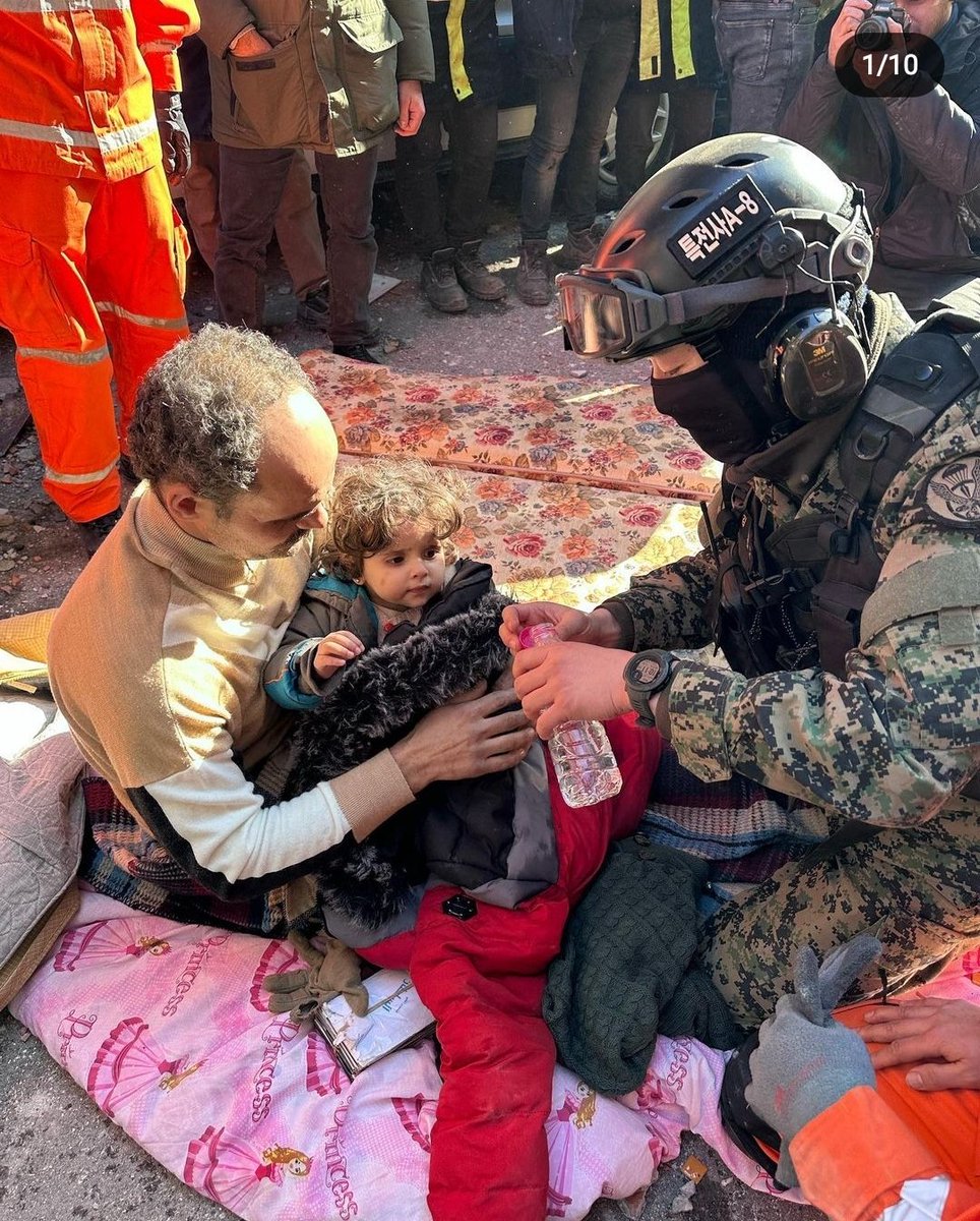 chabyhan's tweet photo. Kore cumhuriyeti kurtarma ekibi, bugün Hatay'da 5 can kurtardı. https://t.co/AvGHOCqRhN