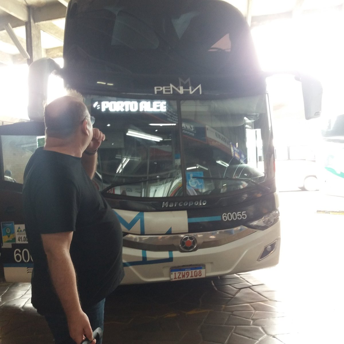 restersolaire's tweet photo. promessas de que, ao cabo de 20 horas, a linha Porto Alegre-Campinas vai me "desovar" em São Paulo... #prayforju 🙏 https://t.co/2F62idXZ8p
