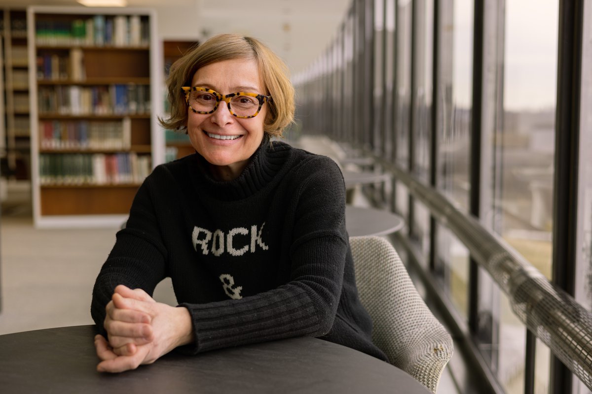 kimmartineau's tweet photo. “Papers are really no good if you don’t put them into practice.” @datapriestess of @IBMResearch  is an expert at putting papers into practice and turning recipes into stories. https://t.co/07nQzXoXkB https://t.co/iXNpVKbFIO