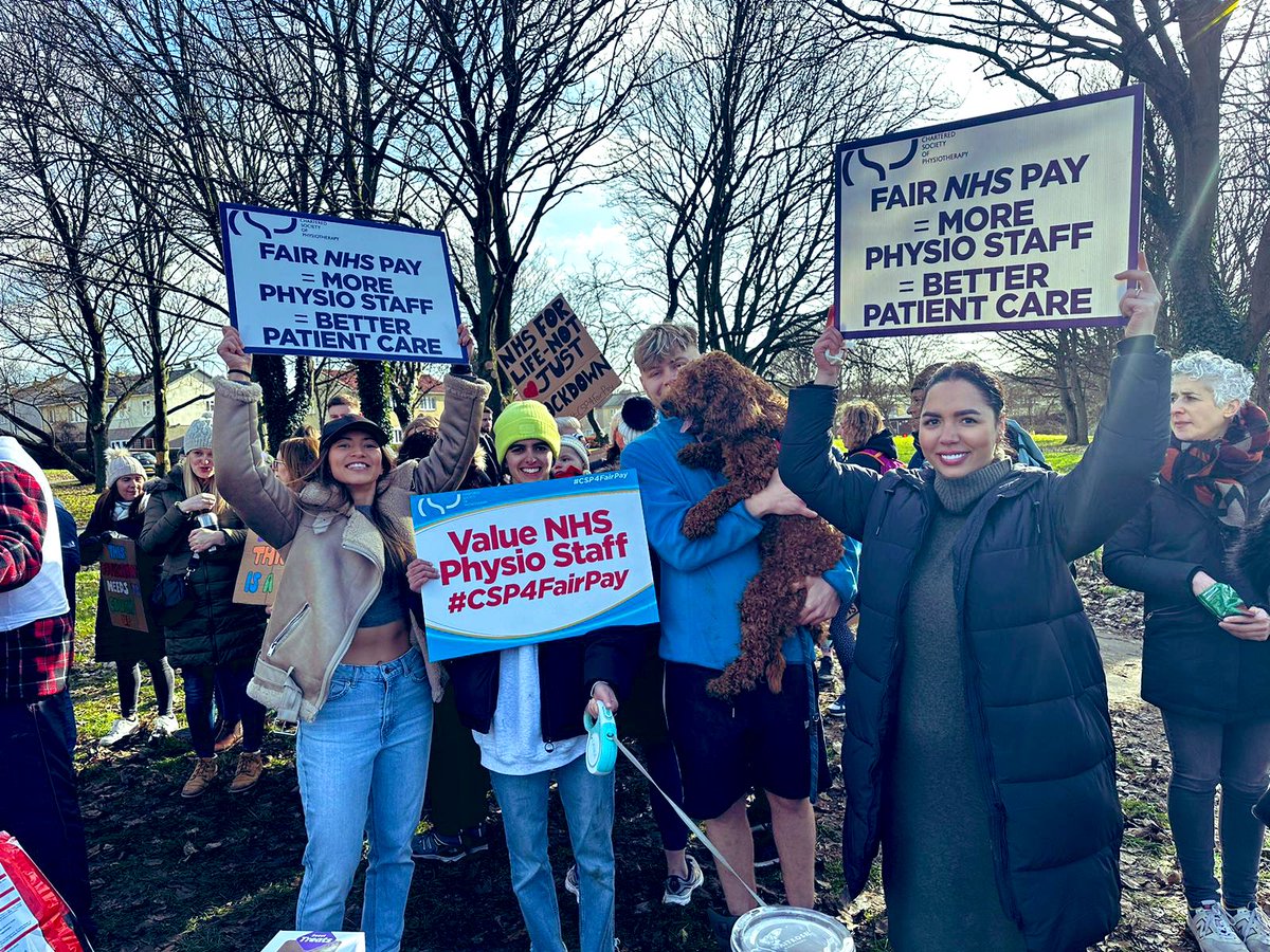 movewithbeddard's tweet photo. Picket line at Wythenshawe ✨🪧 #csp4fairpay @thecsp #nhsstrike https://t.co/kYl6B7cSrI