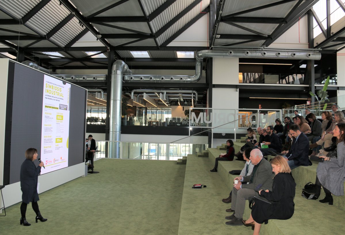 ConsorciZF's tweet photo. ¡Hoy hemos celebrado, junto a @simbiosy y @residuorecurso, el 1er encuentro nacional de proyectos de #simbiosisindustrial🙌! Ha tenido lugar en el innovador @DFactoryBCN. La bienvenida del evento ha ido a cargo de Bea Tena, del departamento de Facility Management del #CZFB🔝. https://t.co/1I17soB7mK
