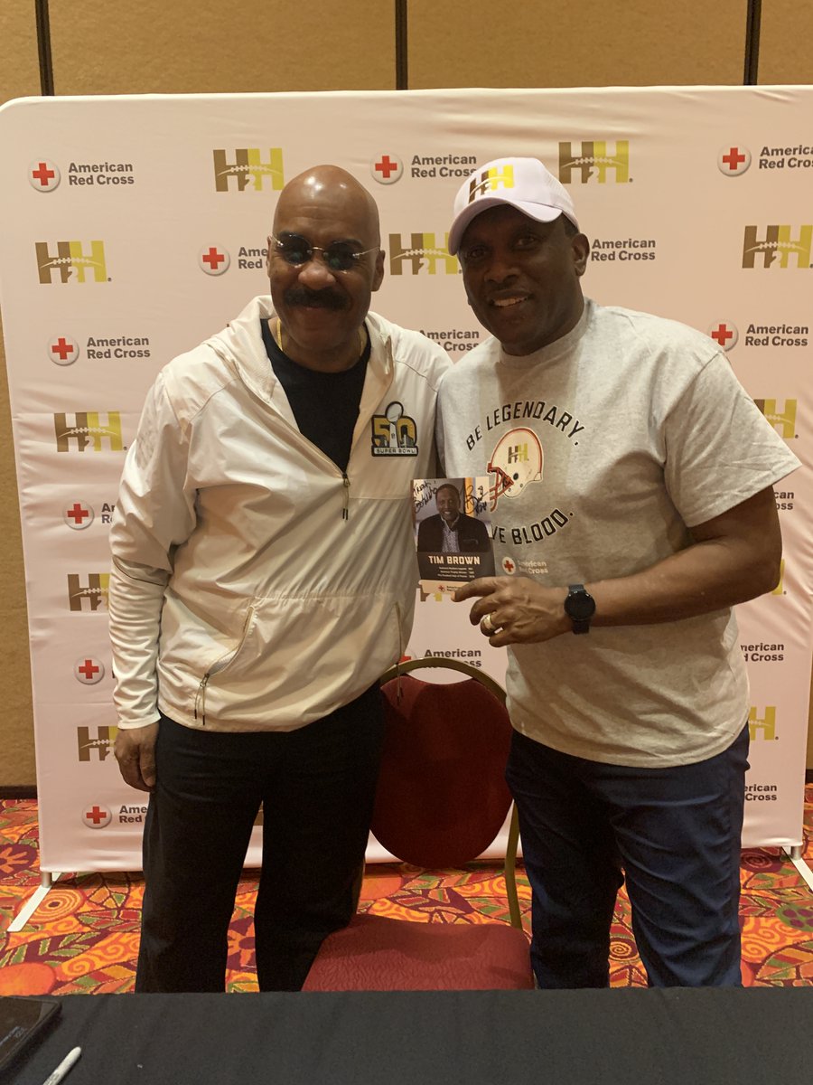 #SuperBowlLVII in Phoenix means 👀longtime friends & meeting new people. 🙏🏾🙏🏾@AmerRedCross exec Wendy Tabron hosting me at their #BloodDrive with @h2hlegends @81TimBrown @Tony_Dorsett. Great to share event w/Dr. Hardin/volunteers from @mcbranchnaacp during #BlackHistoryMonth
