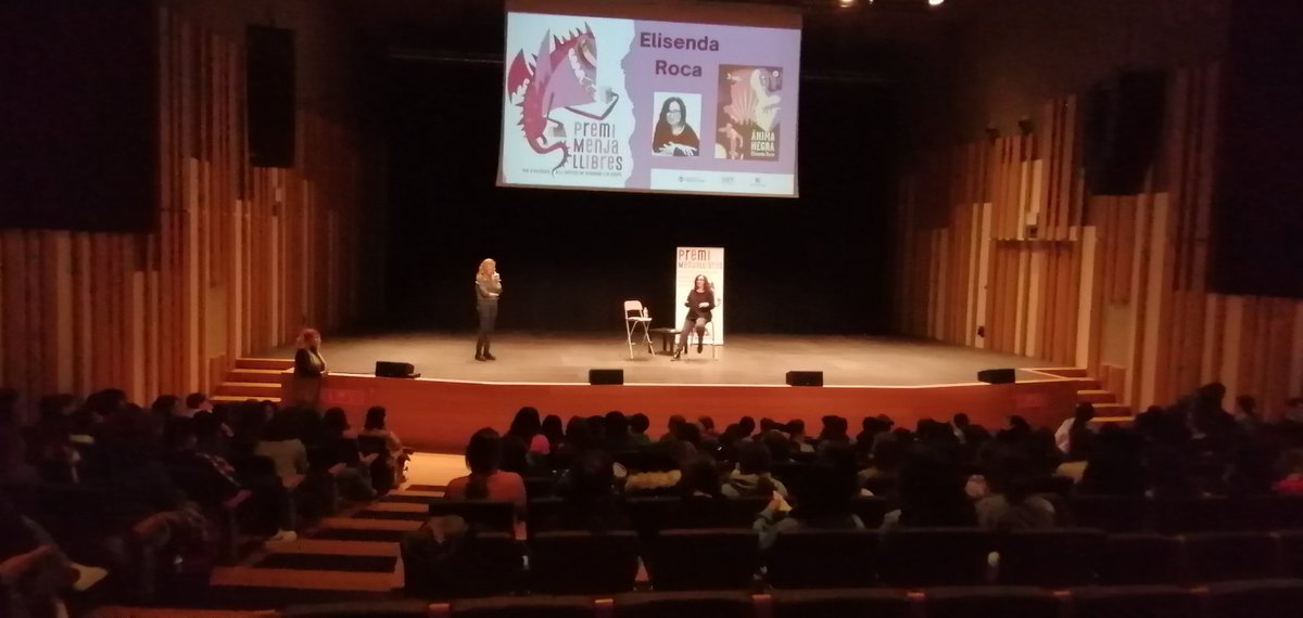 BibliotequesVNG's tweet photo. Premi Menjallibres 2023
Avui l'escriptora @elisendastone ha estat la protagonista de les trobades amb els alumnes de secundària del #PremiMenjallibres
Han comentat el seu llibre "Ànima negra"
#PromocioLectora https://t.co/jSDHIIGNYO