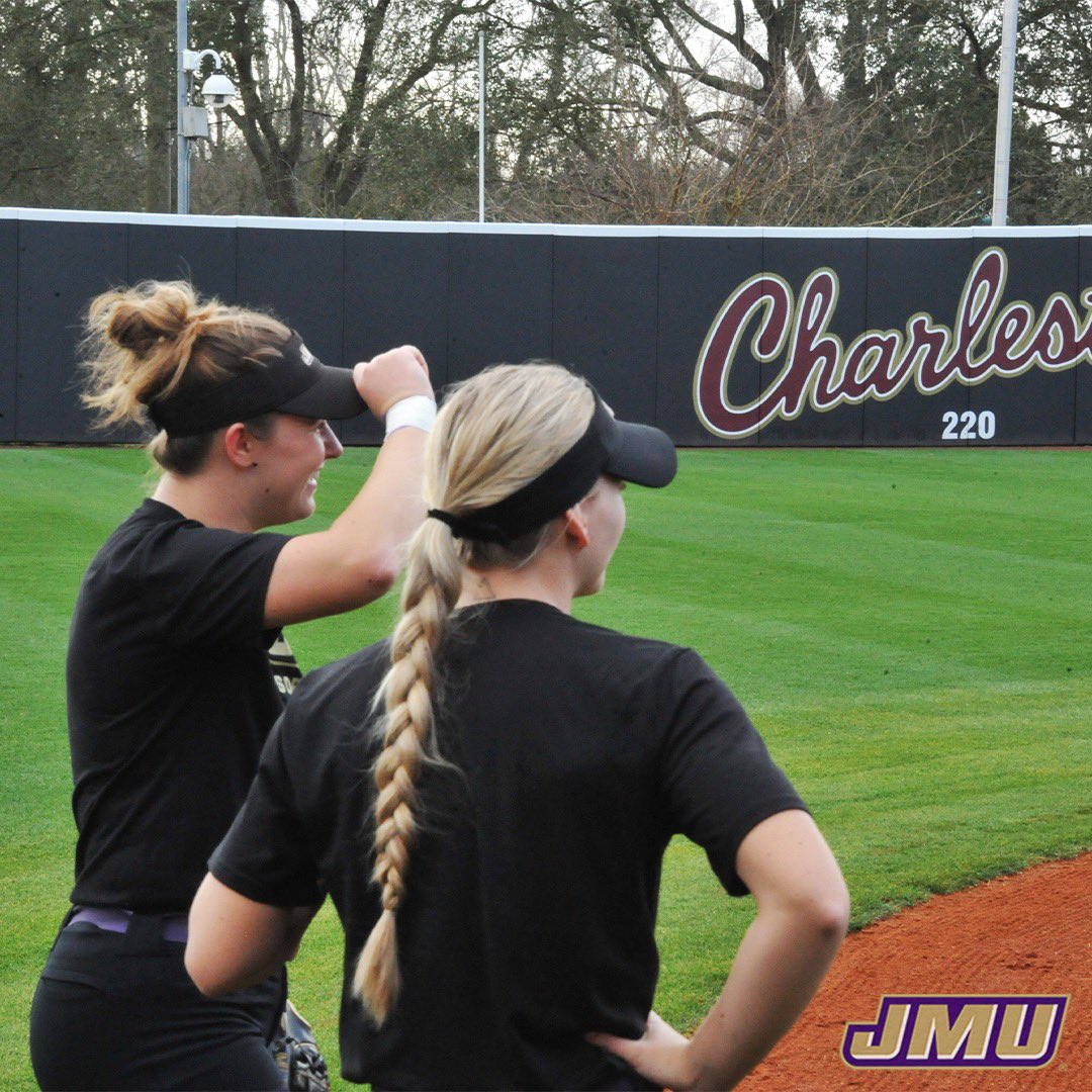 Rise &amp; GRIND!☀️

Big thank you to <a href="/CofCSoftball/">Charleston Softball</a> for letting us get some reps in this morning!

#GoDukes