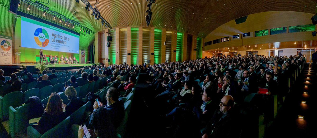 Si chiude IX #Conferenza Economica #Cia con i panel “sfide climatiche e ambientali” e “orizzonte Europa” introdotti dai vicepresidenti #GianmichelePassarini e <a href="/BartoliniMatteo/">Matteo Bartolini</a> 💦
Il saluto del presidente Fini: “Concretizzeremo proposte per l’agricoltura lavorando tutti insieme”🧑🏻‍🌾