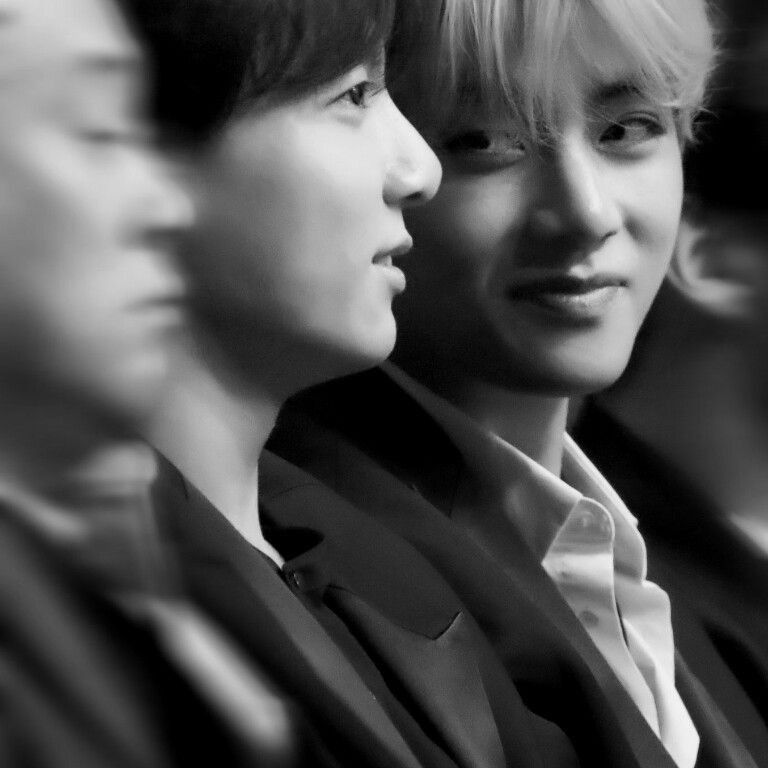 taekook au

[ 𝒑𝒉𝒊𝒍𝒐𝒑𝒉𝒐𝒃𝒊𝒂 ]

; a painful breakup make jungk00k afraid to fall in love again ;

written by
©kimnoenq
