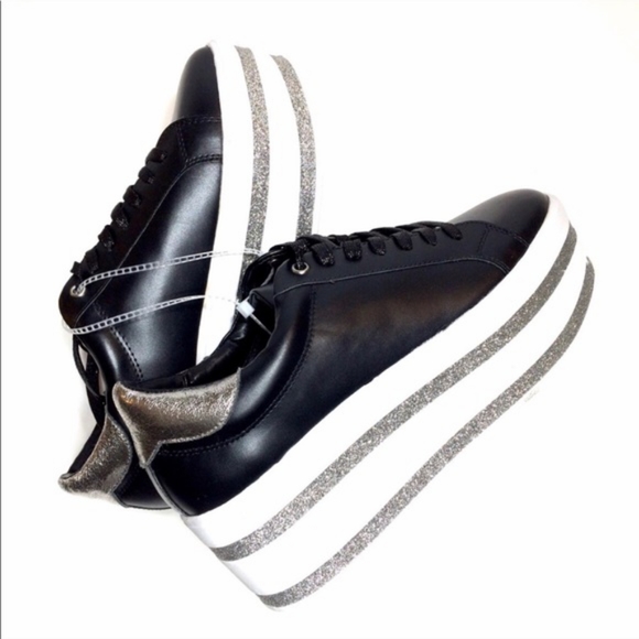 TrueReprobate's tweet image. So good I had to share! Check out all the items I'm loving on @Poshmarkapp #poshmark #fashion #style #shopmycloset #callitspring: posh.mk/ttvekvnuhxb