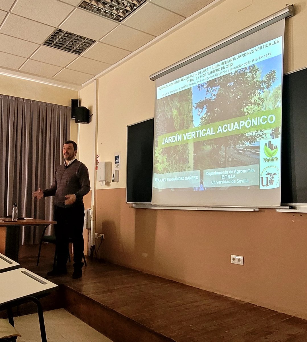 terapia_urbana's tweet photo. Segundo día de las #jornadasfitorremediacion en la @ETSIASevilla @InvestigaUS arrancamos con #jardinvertical combinado con #acuaponía

#fytotextile #livingwall #sbn https://t.co/kiY8WKbK39