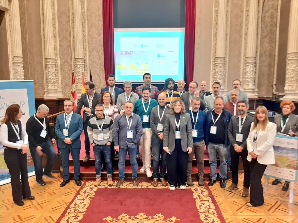 quecoak's tweet image. Foto de familia con las mas de 20 entidades representadas hoy en dialogar #GeoData #MertUp 
@diputacionPalen @ICONmultimedia @sngular @foraforestech @ECMfungi @FCesefor @agrestascoop @incamedio @edu_roam @roams_es @PEFCSpain @geosat_sat @sngular @visualeo @PC_UVa #DataForest