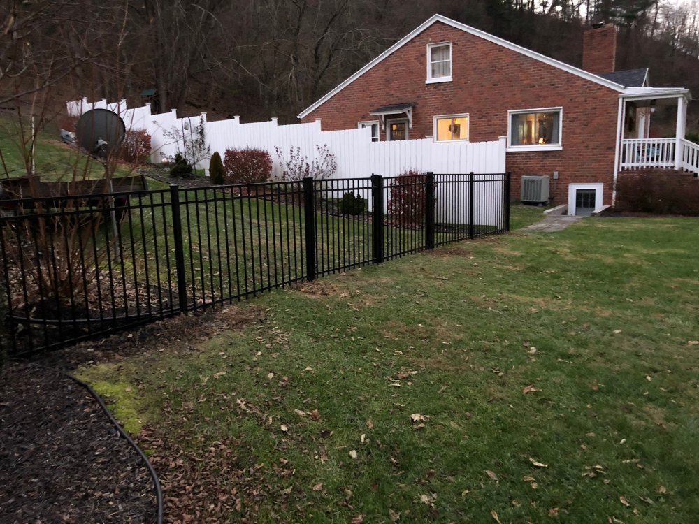CAFencing1's tweet photo. Aluminum Fence
Black aluminum 3 rail fence installed on a residential property in Richlands, Virginia. 
Visit us at https://t.co/DLnLcPqd4i 
#aluminumfence #fencing #richlandsva https://t.co/q6TOyKtY6b