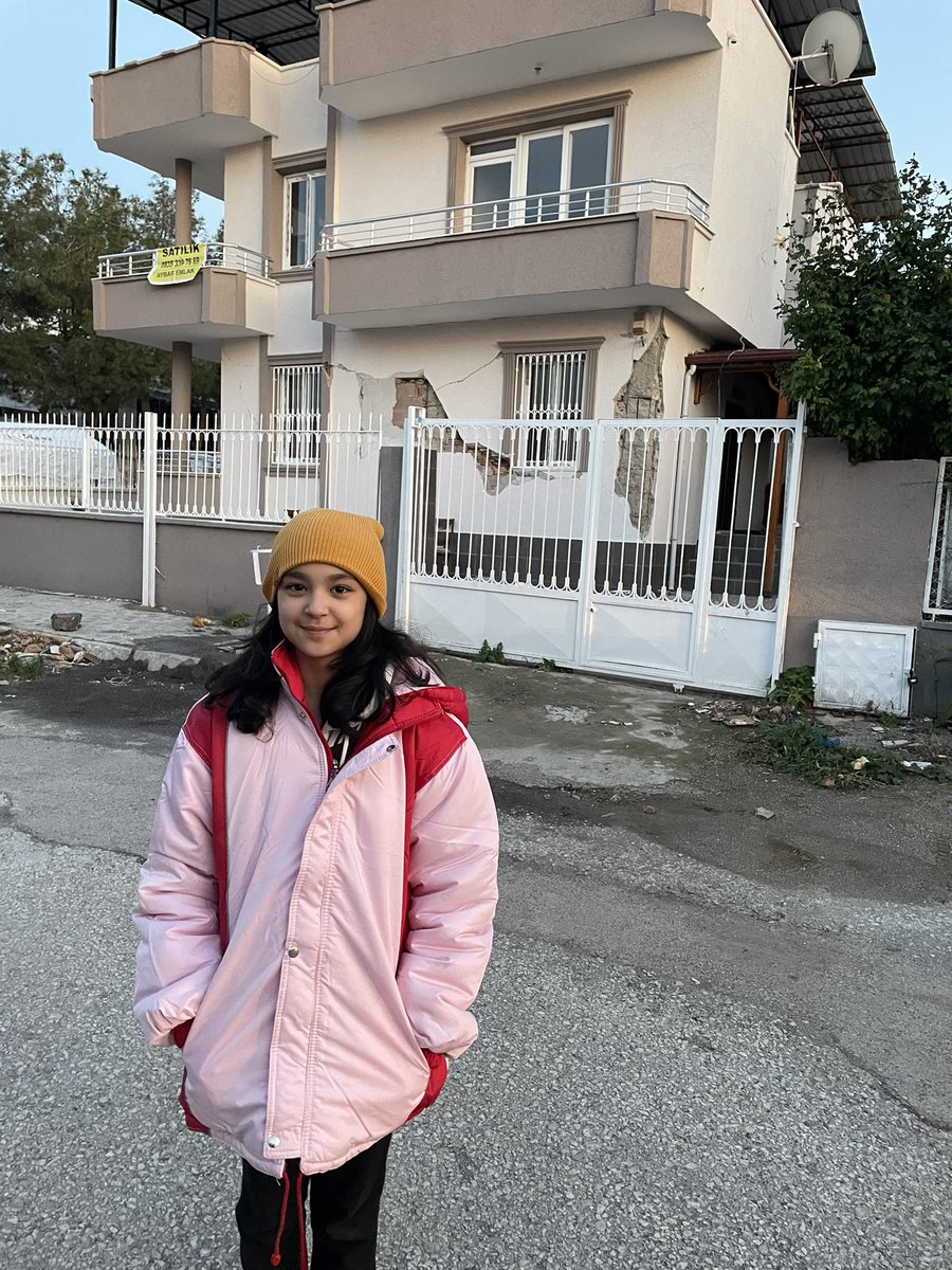 karepicama's tweet photo. yegenim elifnaz 10 yaşında bizleri yalnız bırakmadıgınız  ve özellikle bu cok güzel mont için sizlere teşekkür etmemi istedi iyi ki varsınız https://t.co/iHkFnfVLcJ