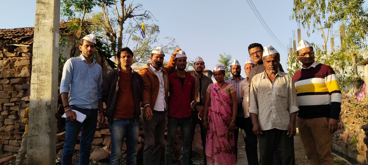 SocialAtulKumar's tweet photo. आज भोपाल जिले की हुजूर विधानसभा अंतर्गत बोरदा ग्राम में ऑपरेशन झंडा और सदस्यता अभियान।। @AamAadmiParty @AAPMPOfficial @SandeepPathak04 @BJP4MP @ChouhanShivraj https://t.co/r2WOD91nLv