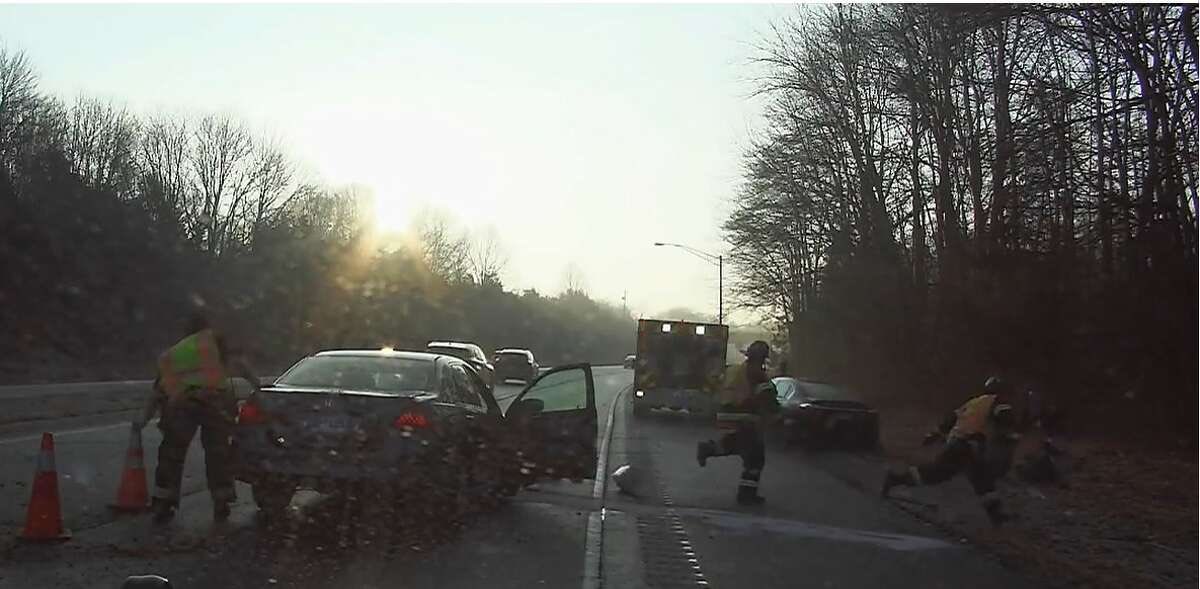 FIREFIGHTER & TROOPER STRUCK ON HIGHWAY - WATCH THIS DASHCAM VIDEO 
firefighterclosecalls.com/firefighter-tr… @Respondersafety @CT_STATE_POLICE @CTCFPC @IAFC_SHS @IAFFofficial @NVFC @USDOTFHWA @Research_USDOT @GLFOP #firefighters #statetrooper #ems #police #SlowDown #moveover #distracted