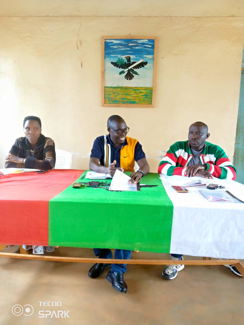 rutanacnddfdd's tweet photo. #Burundi imyifato myiza ziranga indongozi zitandukanye biri muvyo umunyamabanga @CnddFdd mu ntara yayaze n'indongozi zinyuranye zo muri komine Giharo hari kuruyu wa 9/2/2023 ku mugwa mukuru wiyo komine https://t.co/hU8MkfoheA