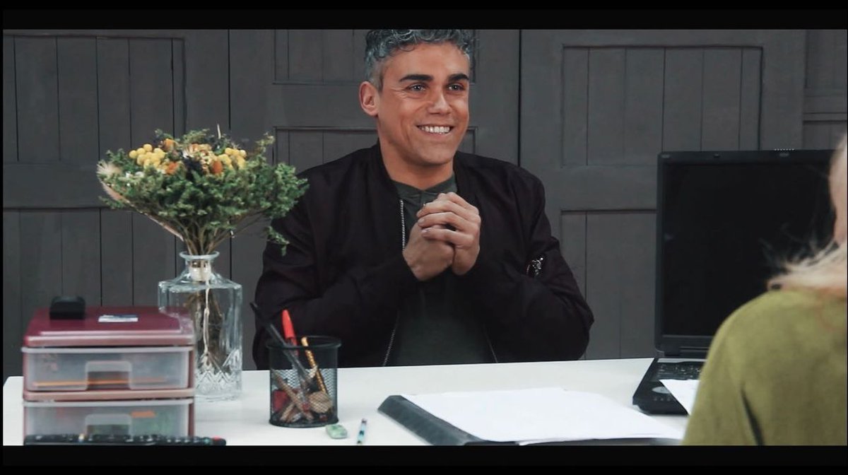 JAguileractor's tweet photo. Estamos rodando 📽️

Hay entrevistas que pueden acabar muy mal.
#lasalarepresentante 🎞️🎬

#interpretación #actor #actorlive  #Videobook #reel #Reels #film #cine #actores #actorespañol #actoresespañoles #rodajes #carasnuevas #Cámara  #Casting  #JuanjoAguilera #entrevista https://t.co/fTi2w9euMU