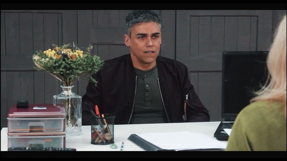 JAguileractor's tweet photo. Estamos rodando 📽️

Hay entrevistas que pueden acabar muy mal.
#lasalarepresentante 🎞️🎬

#interpretación #actor #actorlive  #Videobook #reel #Reels #film #cine #actores #actorespañol #actoresespañoles #rodajes #carasnuevas #Cámara  #Casting  #JuanjoAguilera #entrevista https://t.co/fTi2w9euMU
