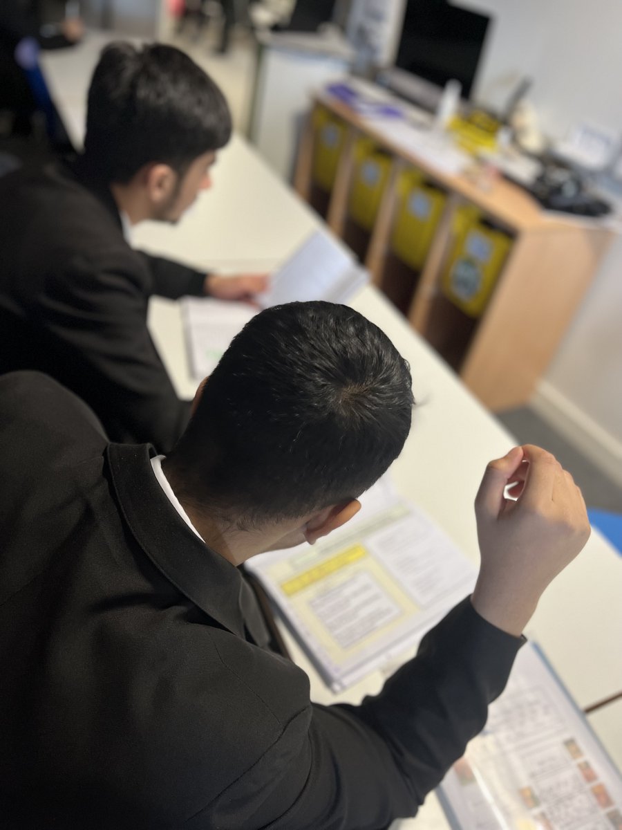 EFATrust's tweet image. With their GCSEs coming up it’s amazing to see our year 11 students revising during their lunch breaks 🤩📄👍🏽 #keepupthegoodwork #revision #gcseenglish