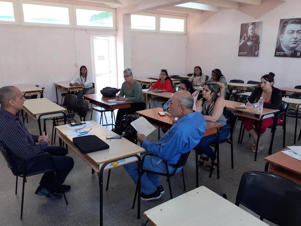 Intercambio entre directivos del @CubaMES con profesores de la @UnivArtemisa 'Julio Díaz González', trabajo en varias comisiones con el objetivo de  puntualizar detalles para un mejor funcionamiento de la institución docente. 
#UAporCuba @Ponciano2012 #UniversidadCubana