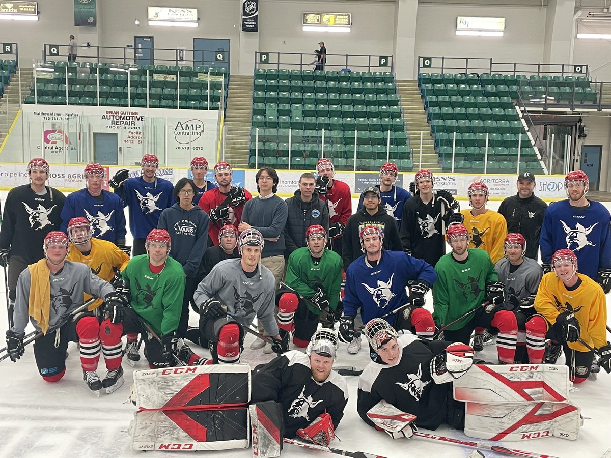 Thank you to Vikings hockey alumni Adam Tresoor and 3 of his hockey students from Maskwacis for visiting practice yesterday. It was a pleasure to have you!