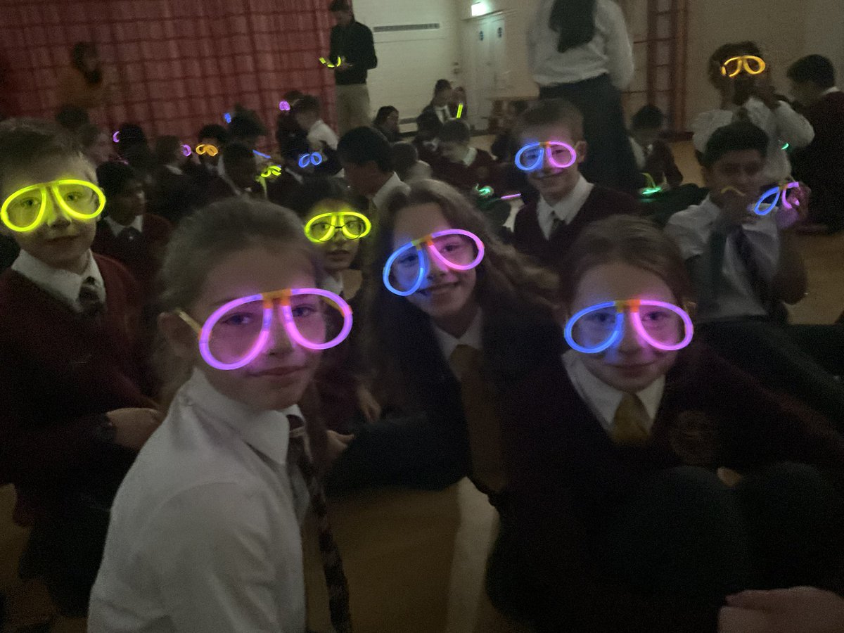 SpringhillPri's tweet image. Year 6 enjoyed their glow party this afternoon. 😀