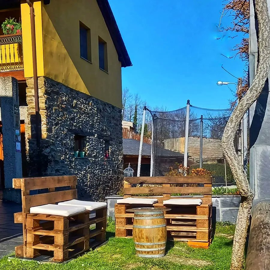 LCachican's tweet photo. 💚#escapada #sanvalentin #sorprende 👩‍❤️‍👩👨‍❤️‍👨👩‍❤️‍👨
📍#cangasdelnarcea 
🛌 @lacabanalcachican #apartamentocarrasquin 
👉 Son muchas las posibilidades para disfrutar y sorprender a tu pareja en #cangasdelnarcea #fuentesdelnarceadegañaeibias 
👉Solicitanos información
📞 637 510 693 https://t.co/wWhhtPMCfs