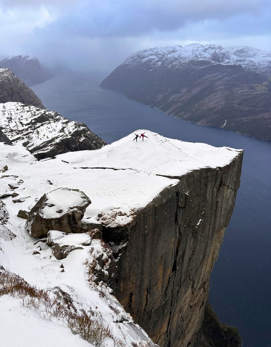 Winter hike to Preikestolen 📝
✅ go with a local guide 
✅ proper winter clothes and bring extra in a rucksack 
✅ always have crampons with you (you can rent them at the Basecamp;)
✅ always check the weather before you start
✅ be brave to turn around if the weather gets bad